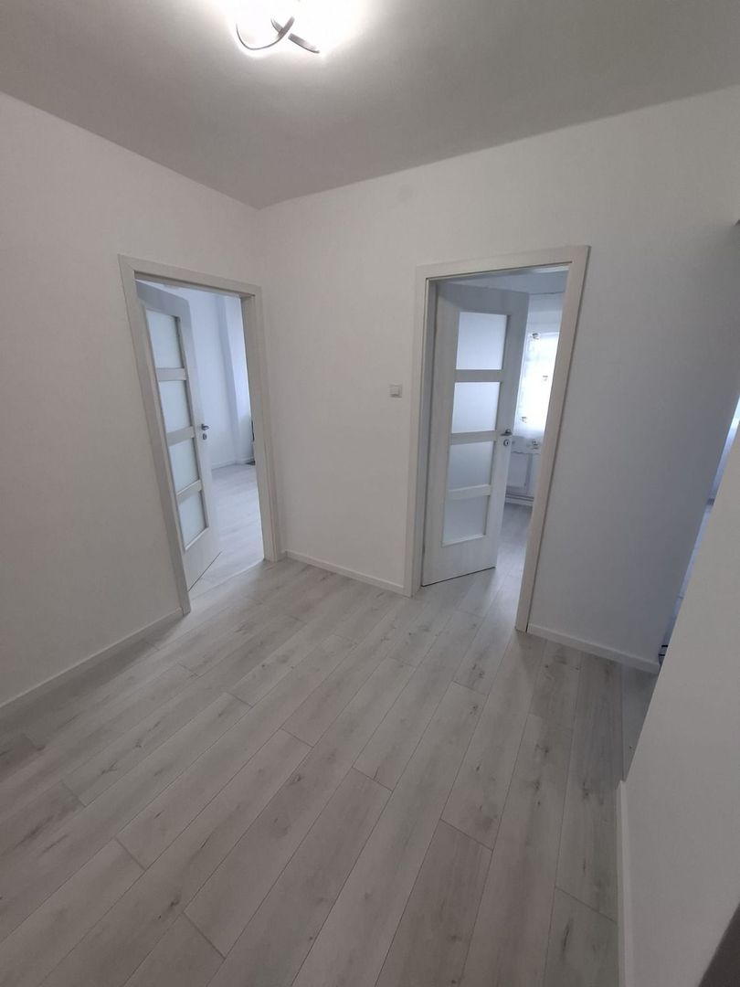 Apartament 2 camere, decomandat - Poză 4