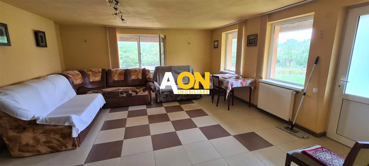 De vanzare casa 4 camere 1392 mp teren in Oarda de Sus - Poză 3