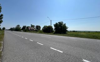 Teren 9969 mp, situat la E85, între două intrări pe autostrada A7 - Poză 4