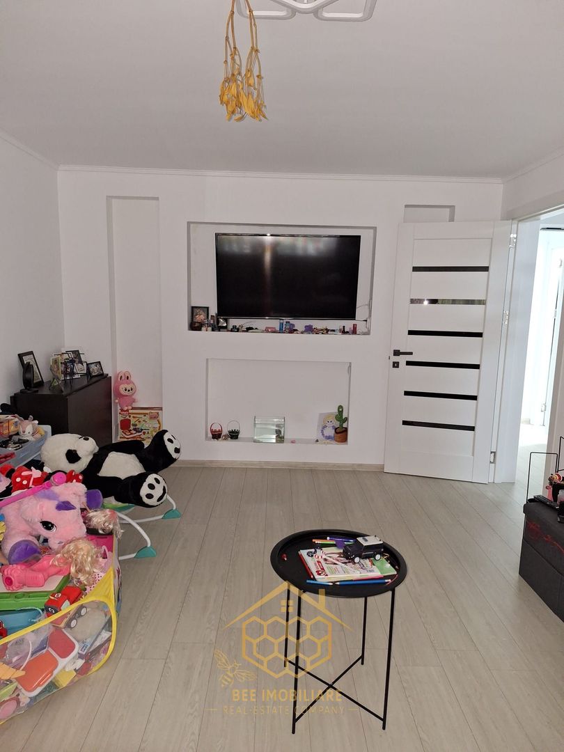 Apartament cu 3 camere in cartierul Rovine - Poză 3