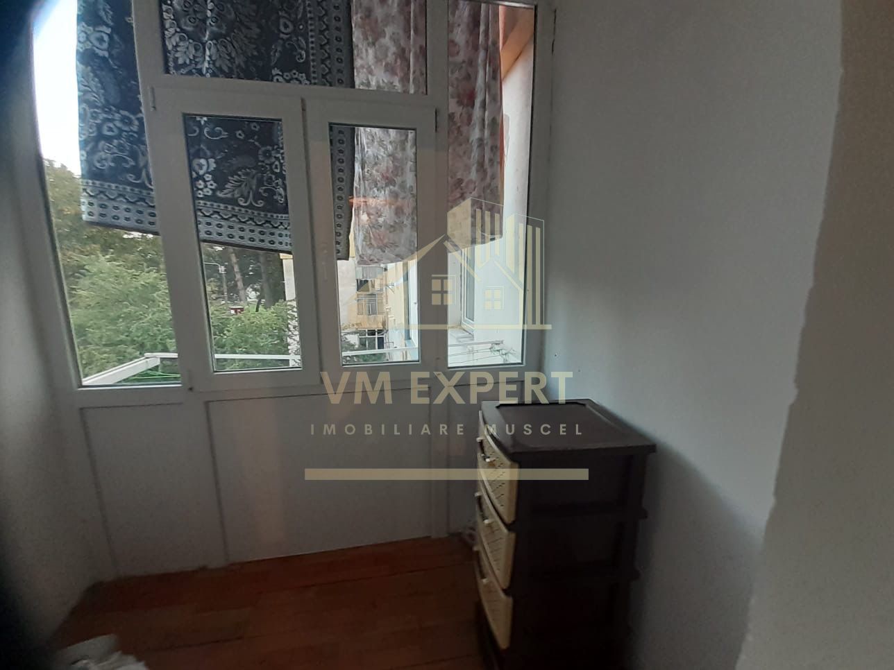 APARTAMENT 3 CAMERE ETAJ 2 ROTUNDA  CAMPULUNG - Poză 9
