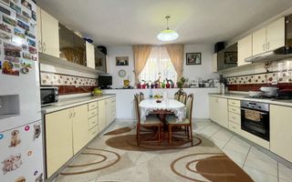 Apartament 3 Camere | 110mpu | Curte proprie 190mp | Semicentral - Poză 1