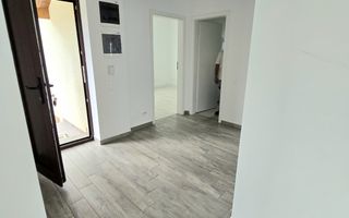 ​Casă 3 camere, 2 băi, curte generoasă 471 mp - Complex Luna, Balotești - Poză 4