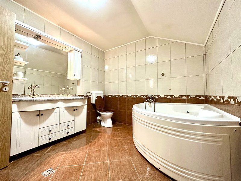 Casa la intrare în Ghiroda - Poză 31