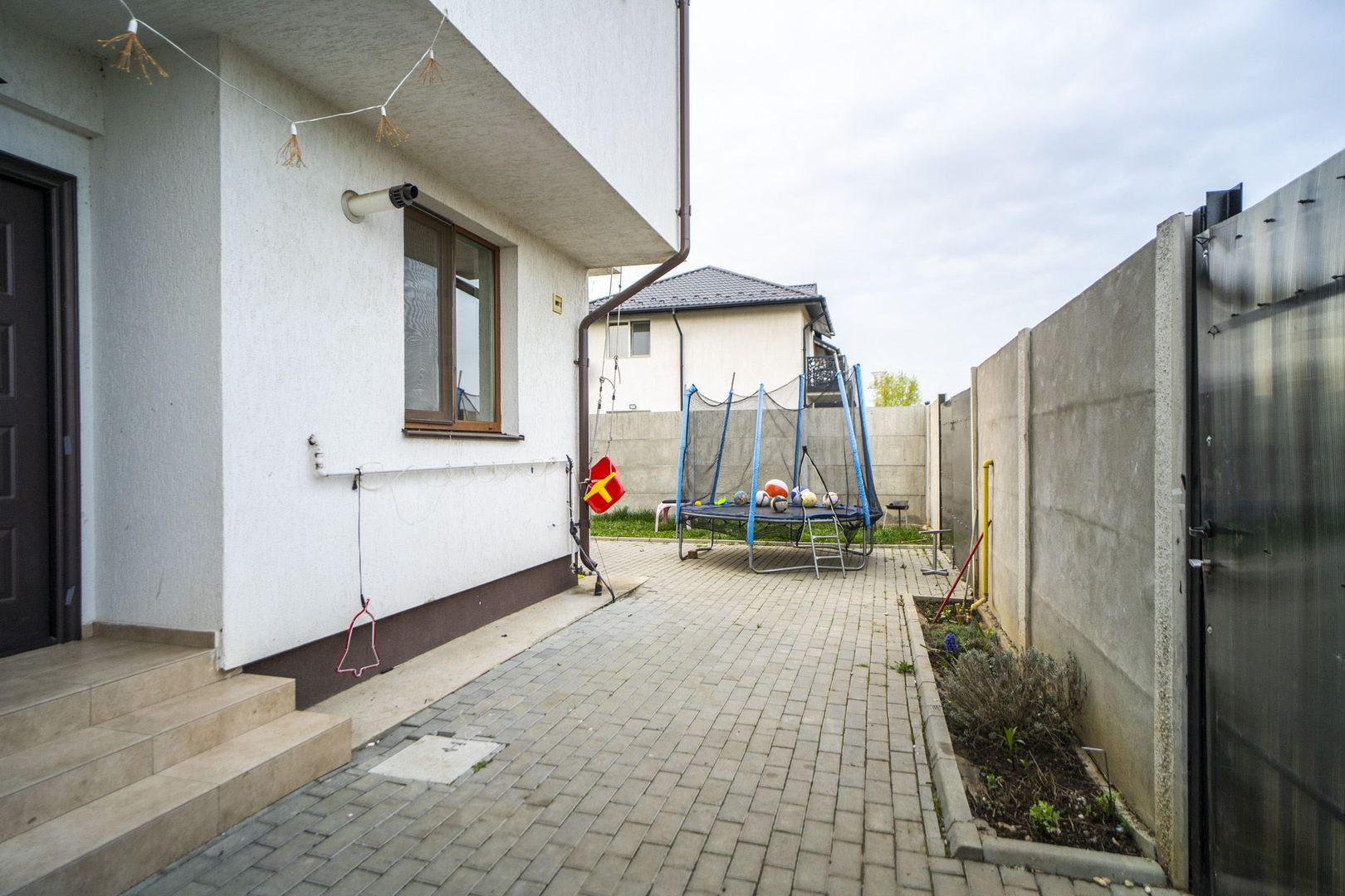 Domnesti - Tudor Vladimirescu - Energeticienilor, casa 4 camere, stb - Poză 12