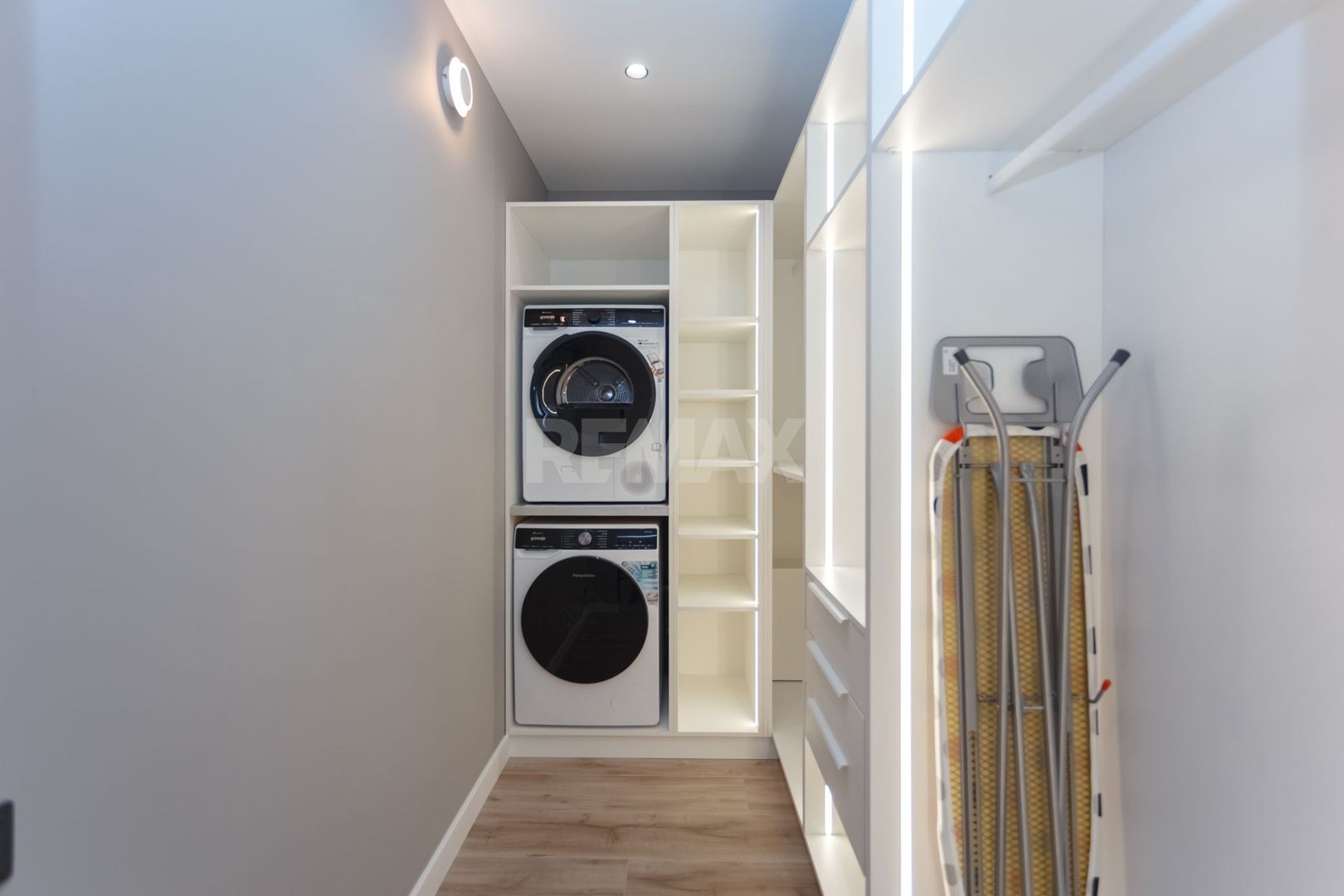 De vânzare apartament, 3 dormitoare + terasă, str. Teatrală 3, Centru. - Poză 5