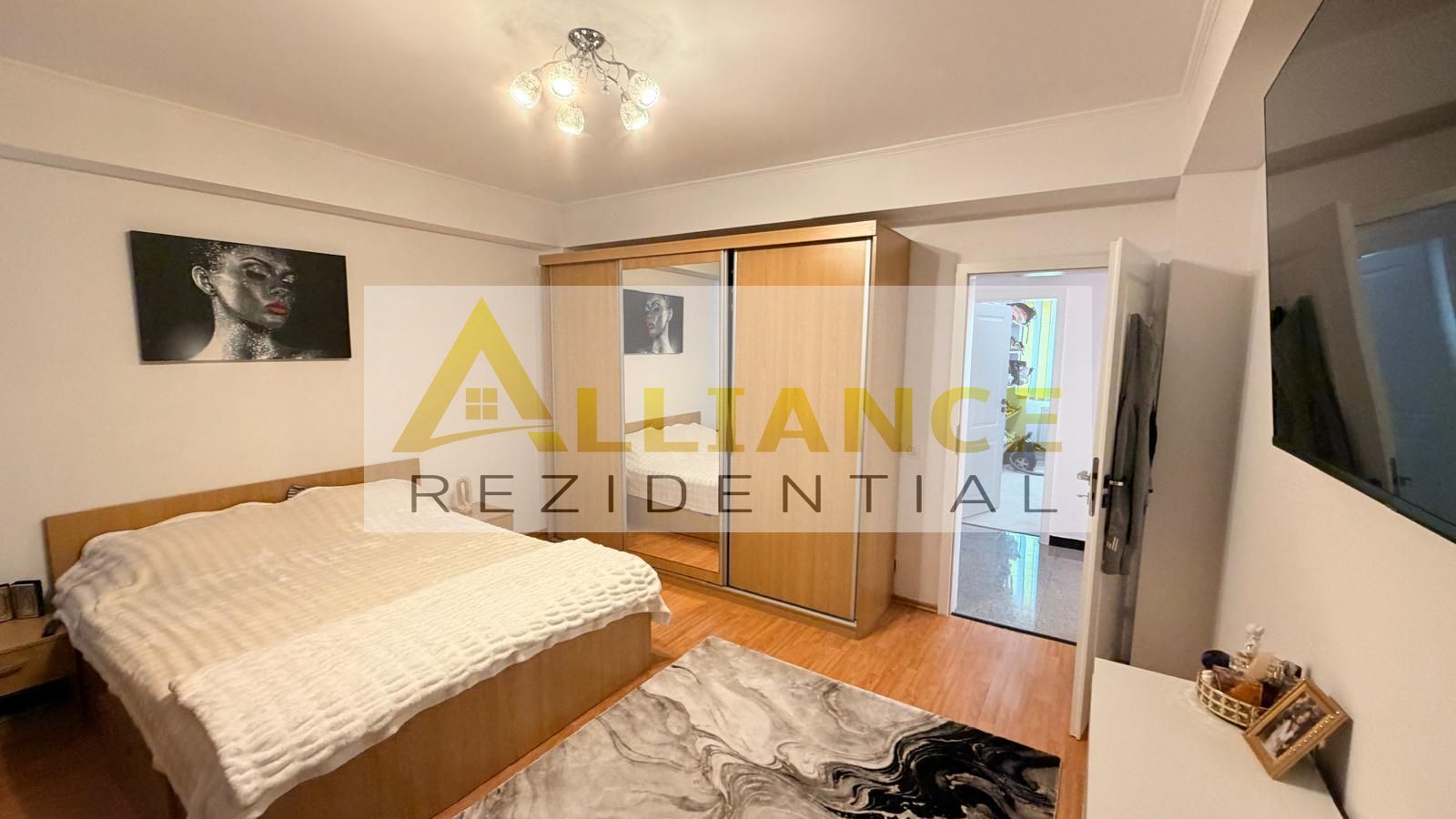 Vila spatioasa cu 9 camere foisor magazie curte amenajata complet - Poză 11