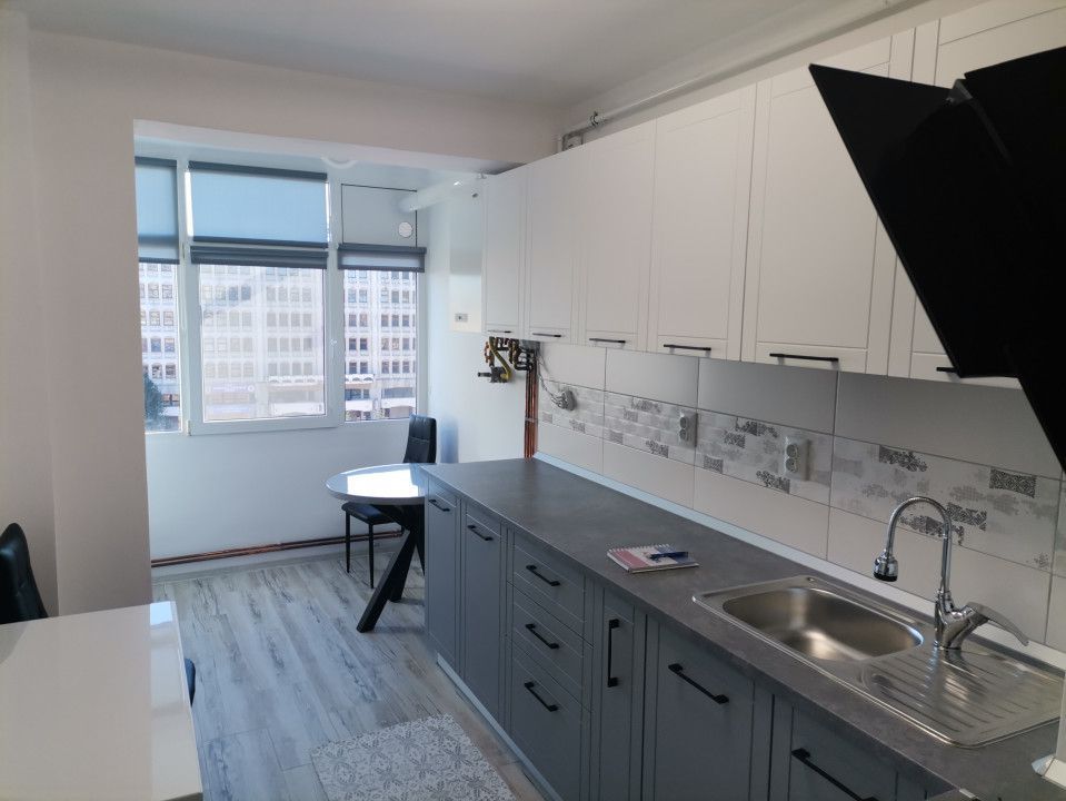 Vanzare apartament 3 camere, Ultracentral, Strada Mare - Poză 3