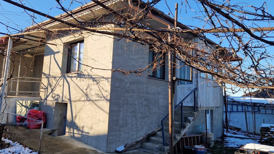 Casă / Vilă cu 3 camere de vânzare în Falticeni - Poză 2