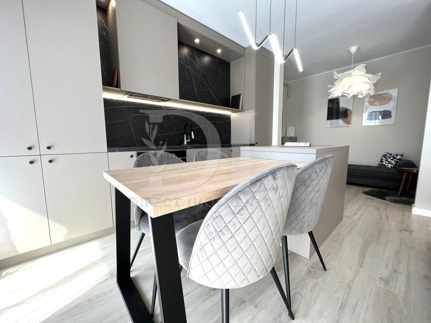 Apartament ultramodern / etaj intermediar / Zona Eroilor - Poză 3