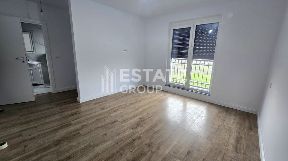 Duplex cu 5 camere despartit prin garaj in Giarmata - Poză 8