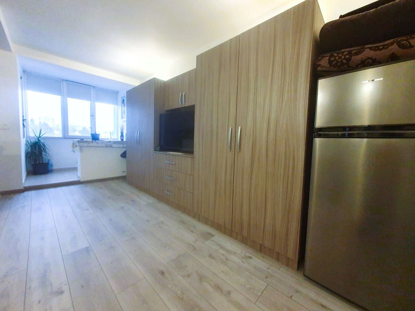 Garsonieră Spațioasă și Modernă, Complet Utilată – Zonă Urbană Excelent Conectat - Poză 3