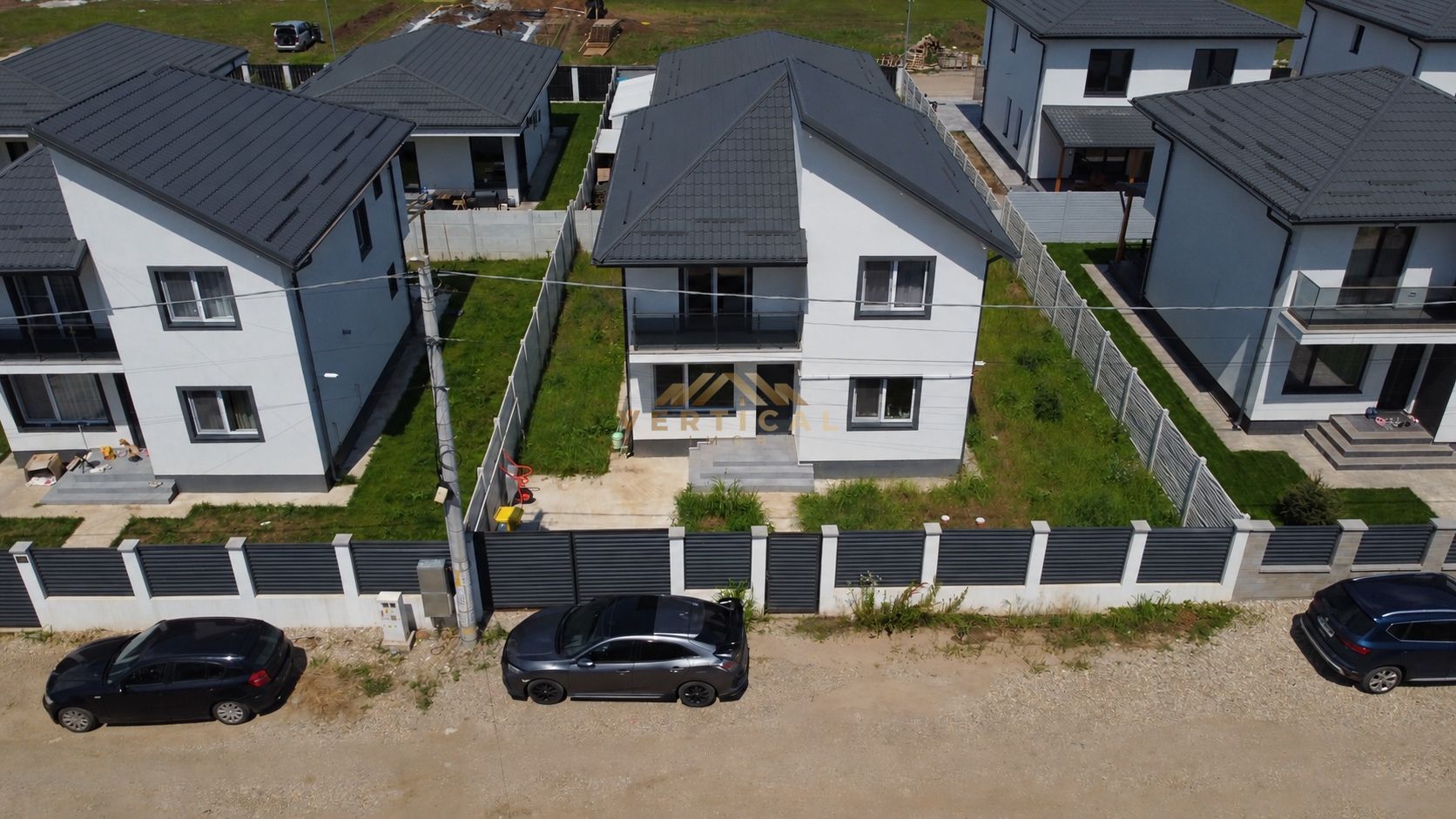 Casă P+1 în Berceni | 4 camere, 2 băi | Bucătărie utilată | Teren 293 - Poză 2