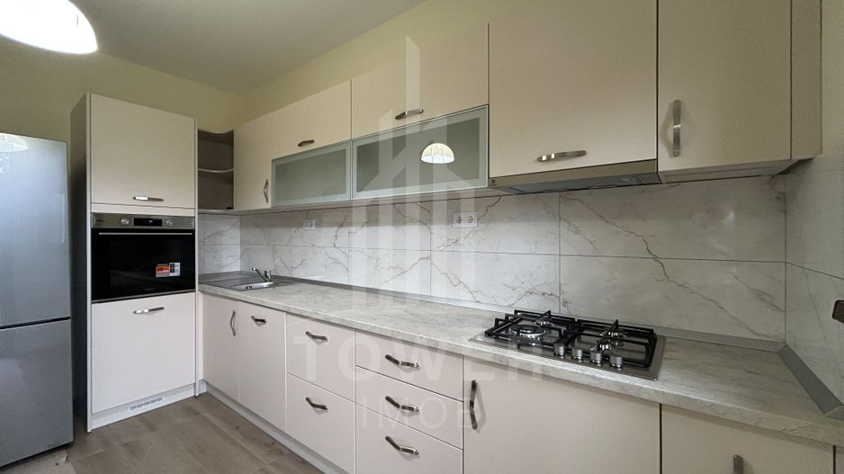 Casă de închiriat curte proprie, subsol pod, garaj - Central - Poză 4