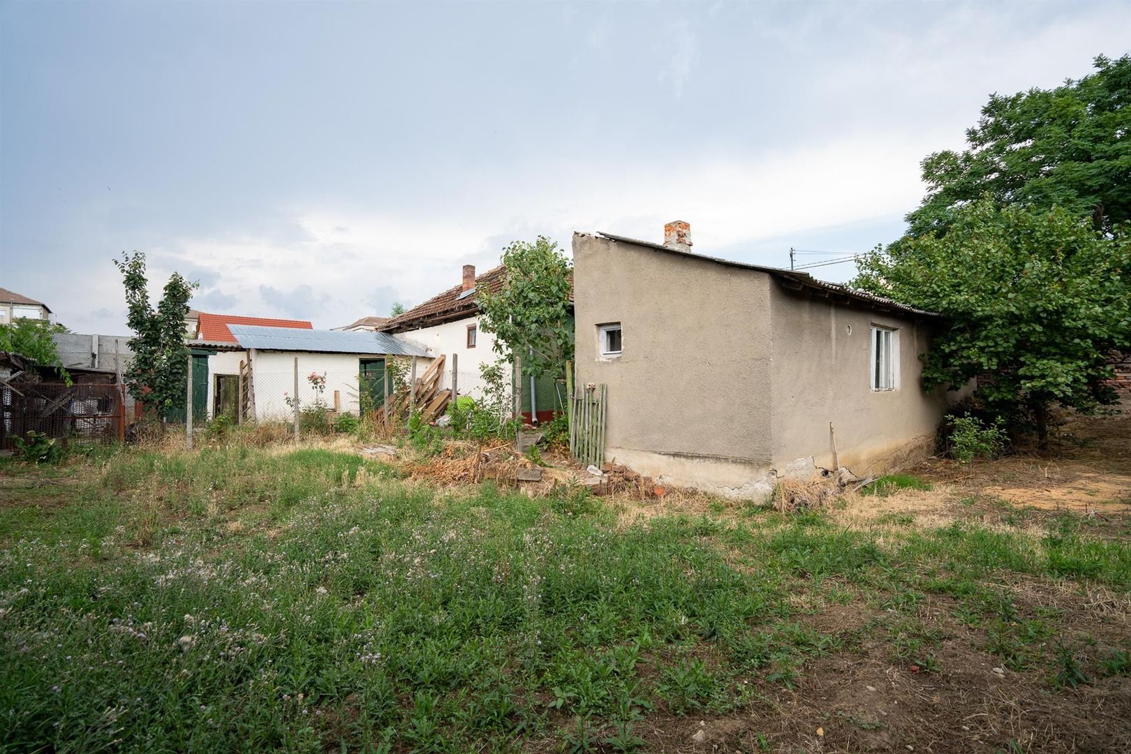 Casa singur in curte  cu dublu front stradal cu garaj in Iosia - Poză 13