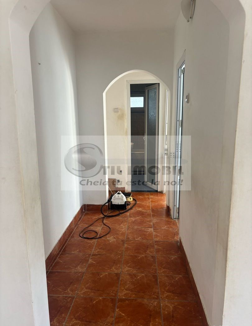 Apartament 3 camere semidecomandat Zimbru 85,900 euro - Poză 2