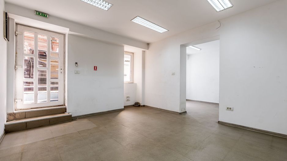 Spațiu comercial cu acces stradal, pe b-dul Decebal, ideal investiție - Poză 2