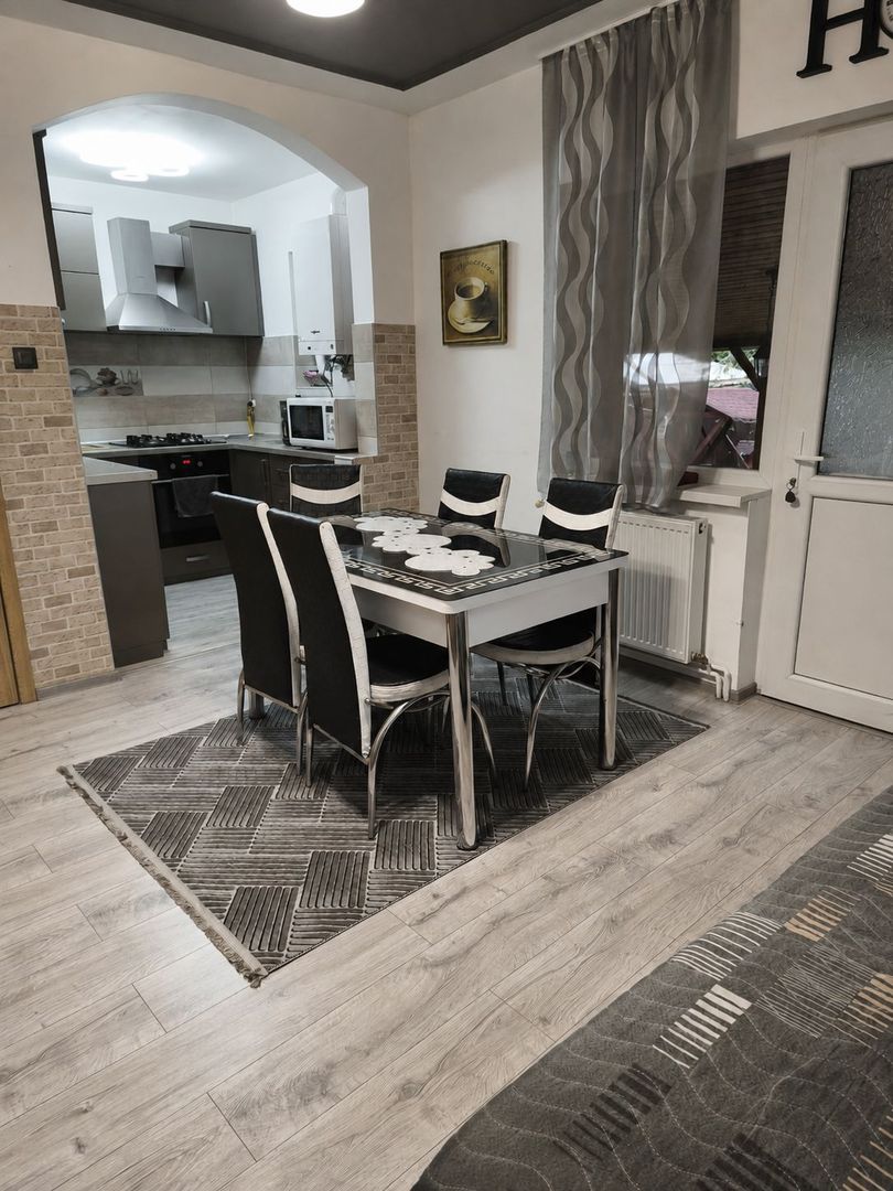 Proprietate cu două locuințe, garaj încălzit, foișor, 600 mp in Ernei - Poză 4