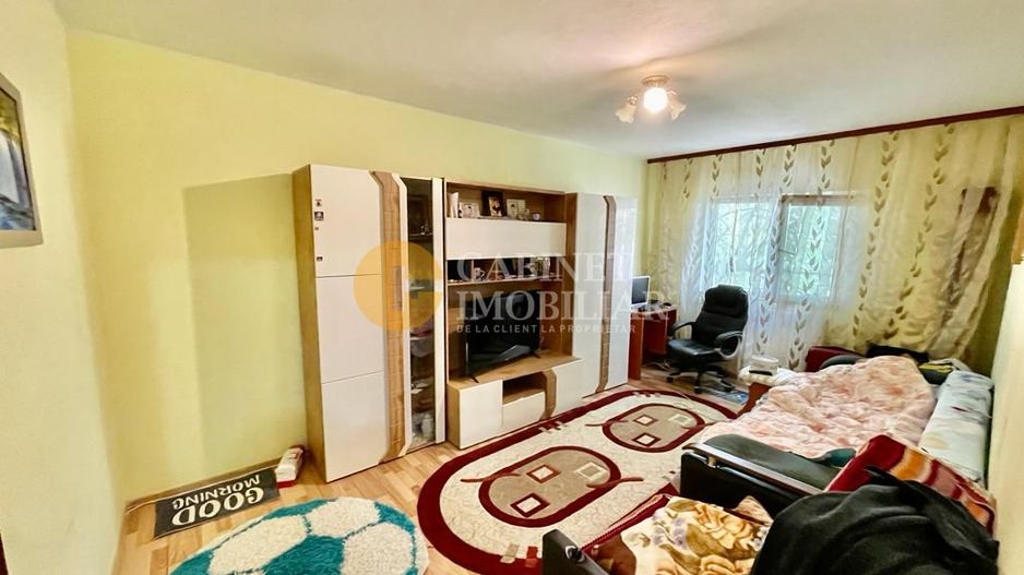 Etaj 2 Apartament 2 Camere Decomandat LIDL-Nicolina Bloc 1983 - Poză 1