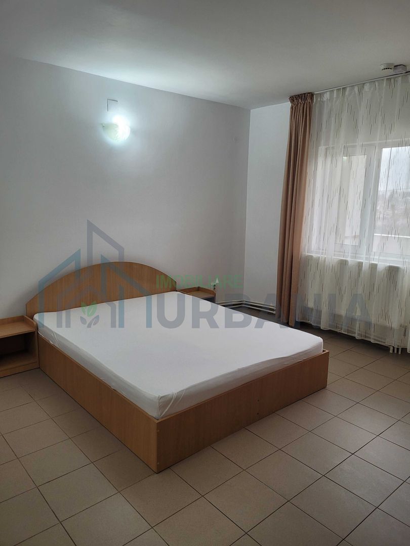 Apartament 1 cameră, zonă centrală Podul de Fier, mobilat, cu balcon și loc de parcare - Poză 2