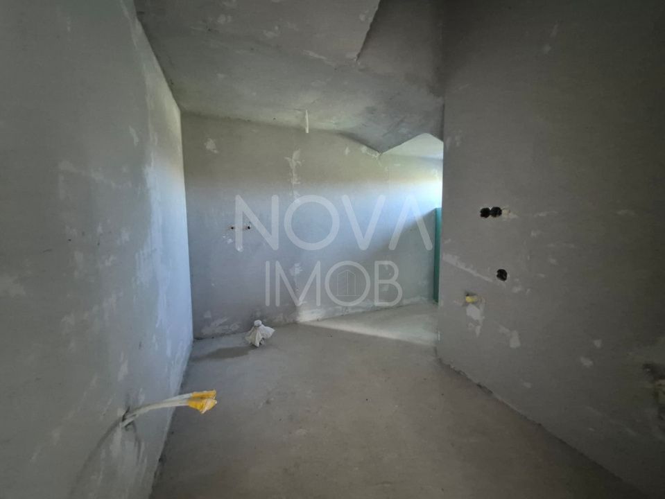 Casa generoasa cu 5 camere, 2 bai, dressing si parcare – Sura Mica - Poză 11