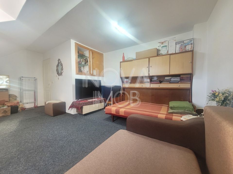 Apartament tip mansarda cu balcon, mobilat-utilat, Valea Aurie - Poză 9