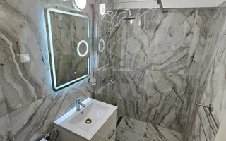 Apartament cu 2 camere ultracentral etaj 1 renovat mobilat utilat - Poză 14