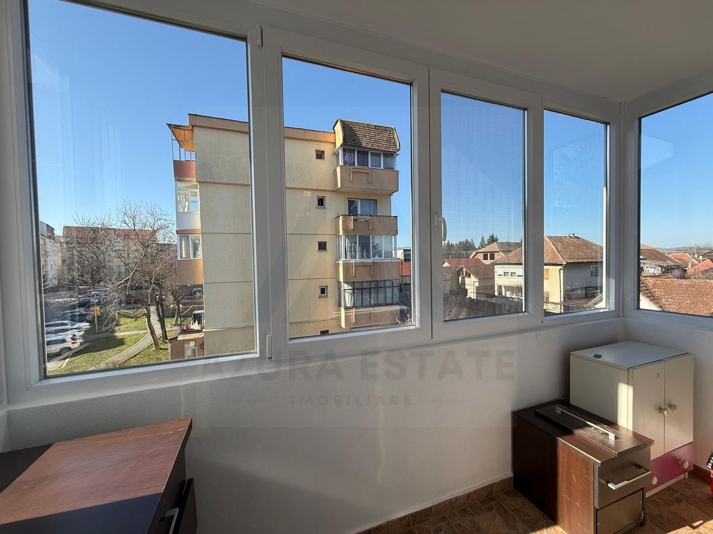 Apartament 4 camere 2 bai 2 balcoane decomandat Etaj 2/4  Valea Aurie - Poză 12