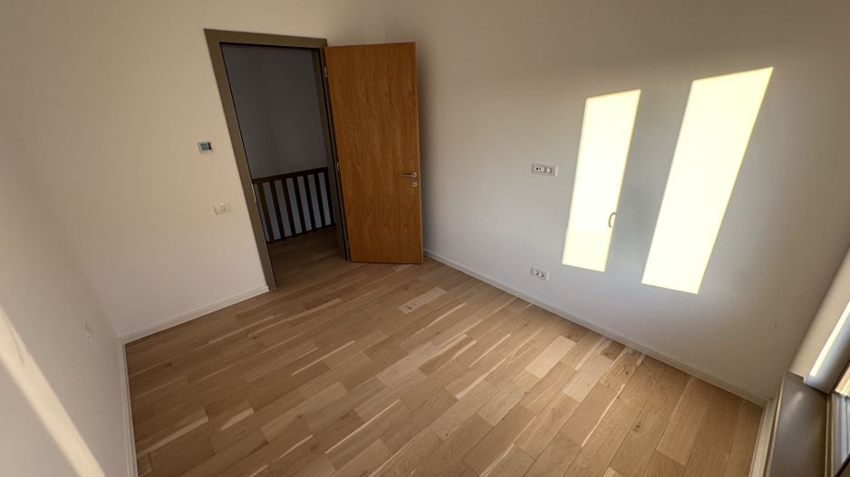 Casa cu 5 camere - Dumbarvita - Poză 21