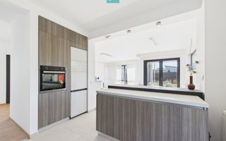 Casă modernă 3 dormitoare, curte generoasă și parcare dublă-CORBEANCA - Poză 12