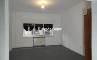 4 camere // bloc renovat // etajul 1 - Poză 3
