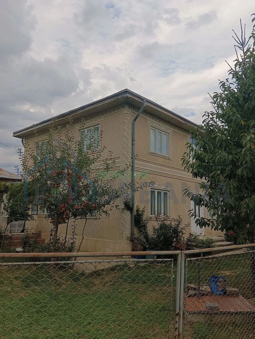 Casă de vânzare cu teren de 1450 mp în Lunca, Pașcani, lângă școală - Poză 3