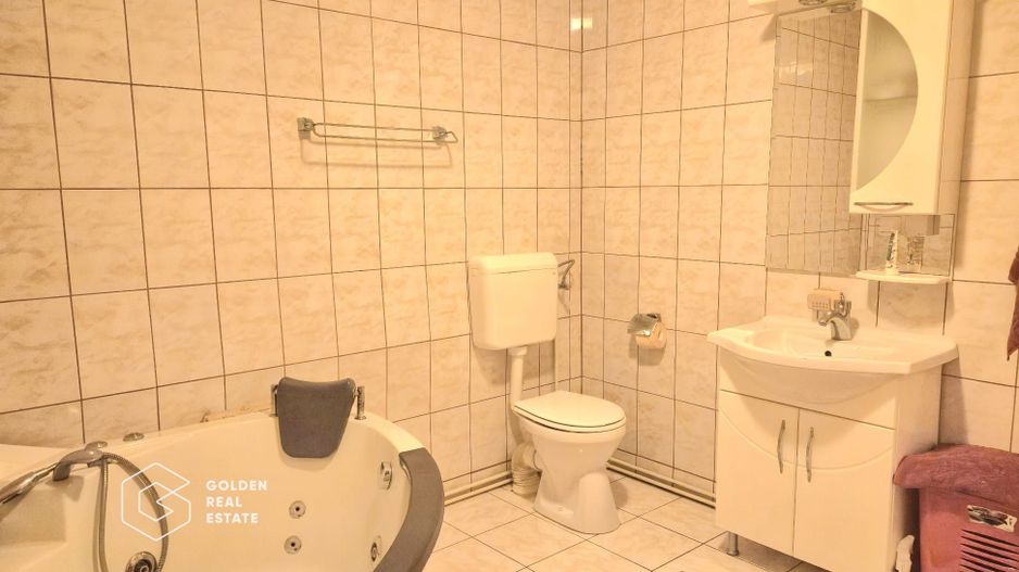 Casa spatiosa cu 5 camere, garaj si gradina, zona Gradiste - Poză 10