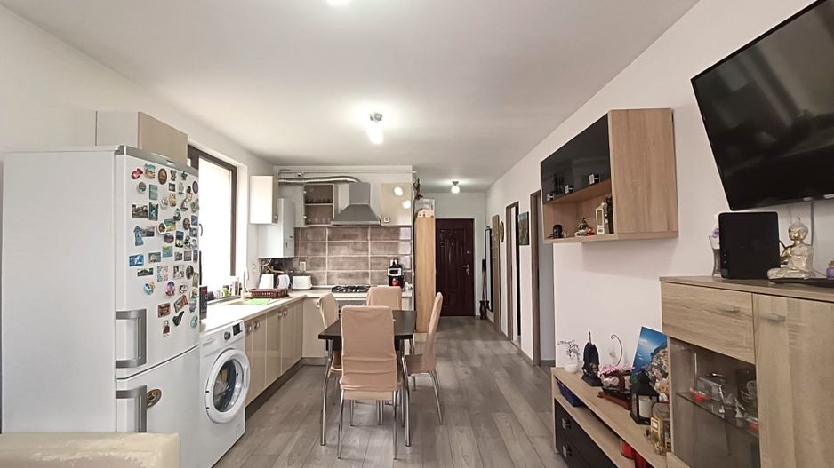 Apartament 3 camere Floresti cu parcare - Poză 1