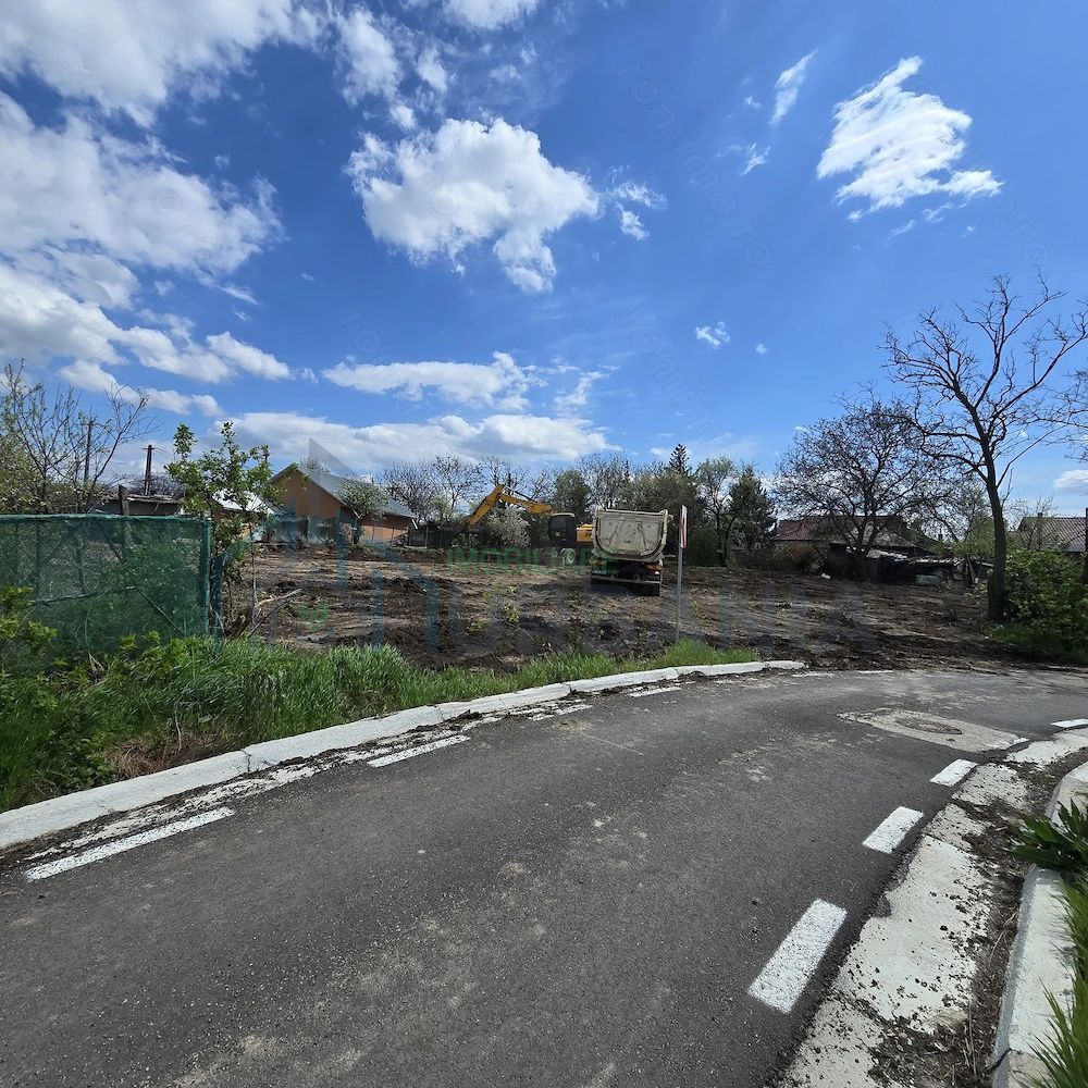 Teren intravilan de vânzare în Aroneanu, strada Petru Aron - Poză 1