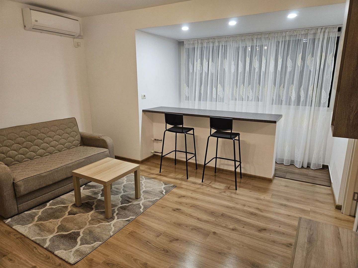 De inchiriat apartament cu 2 camere , Eroii Revolutiei - Poză 1