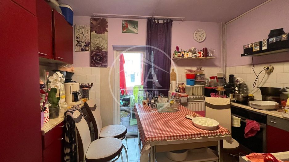 Apartament cu 3 camere de vânzare în zona Rogerius, Oradea - Poză 9