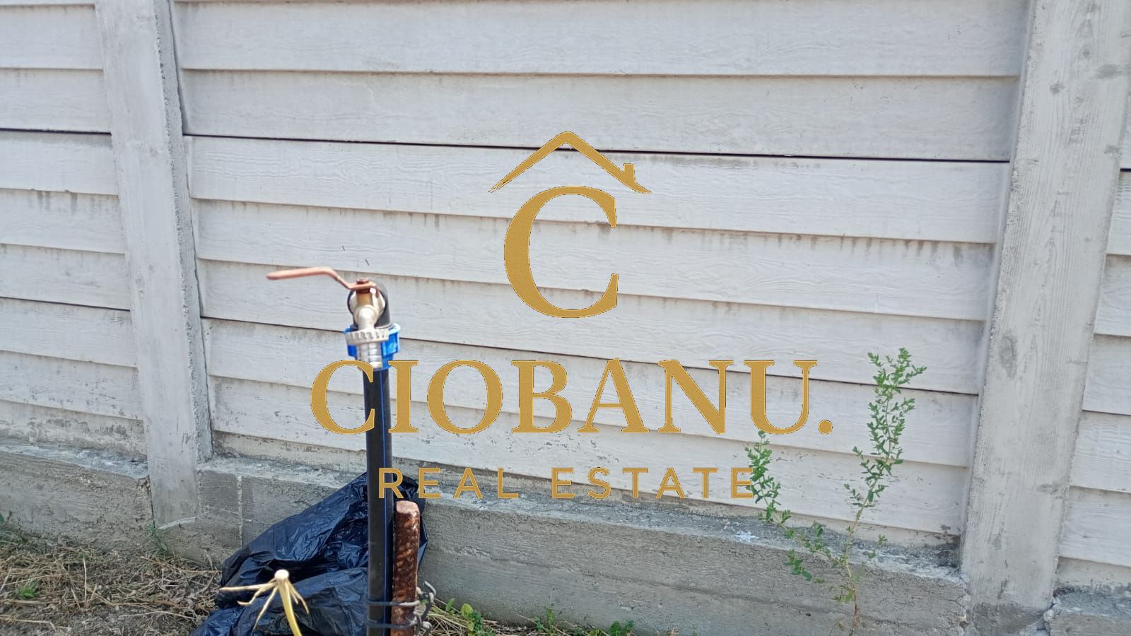 Teren intravilan imprejmuit cu gard de beton de vanzare - Poză 4
