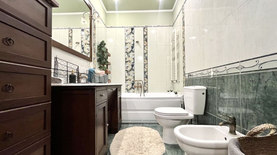 Apartament grandios cu vedere spectaculoasă spre Piața Libertății - Poză 25