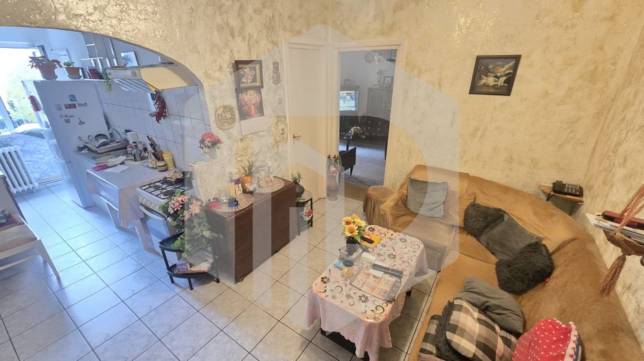 Apartament 2 camere decomandate et 2 lift pivnita Vasile Aron - Poză 1