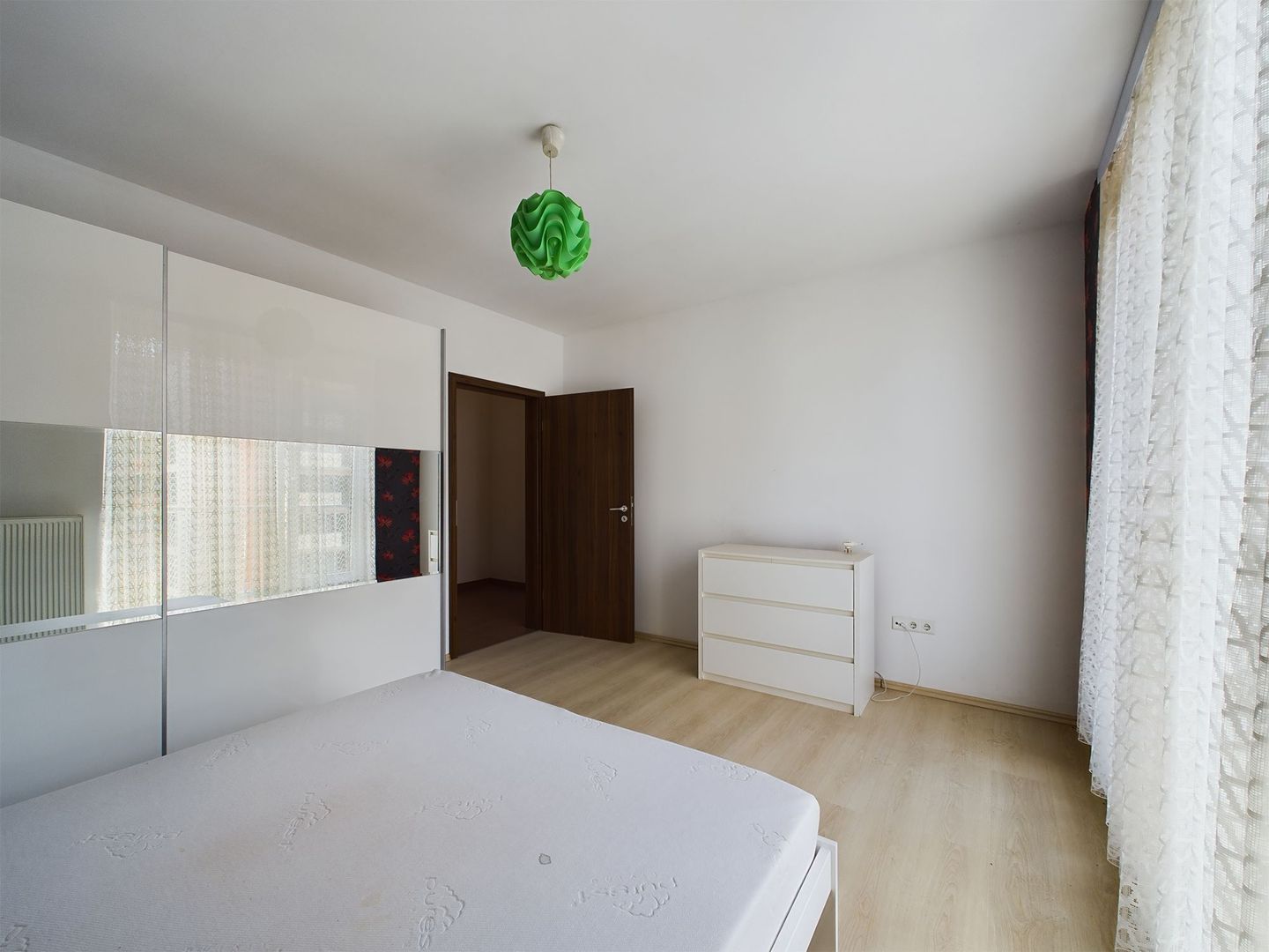 Apartament cu 2 camere mobilat și utilat în bloc cu lift - Poză 5
