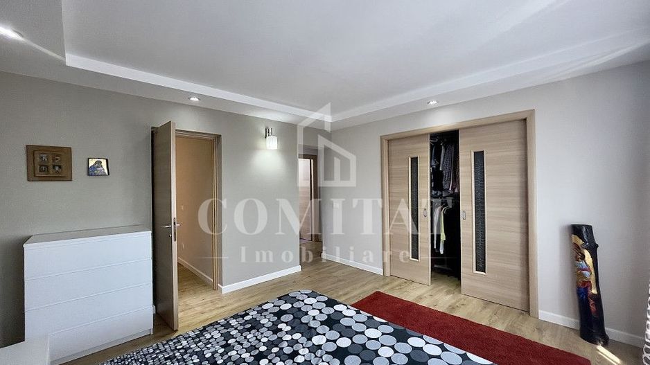 Casă cochetă cu teren generos și panoramă Chinteni - Poză 8