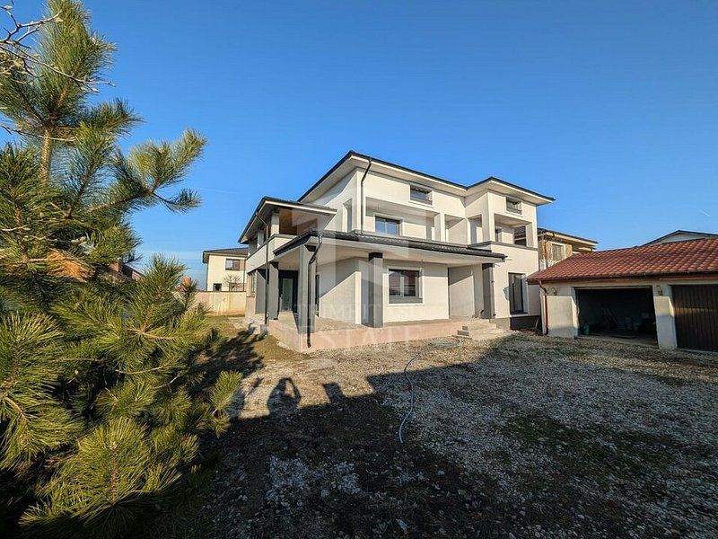 Casă Spațioasă 242 mp Utili și 600 mp Teren – Dragomirești-Deal - Poză 1
