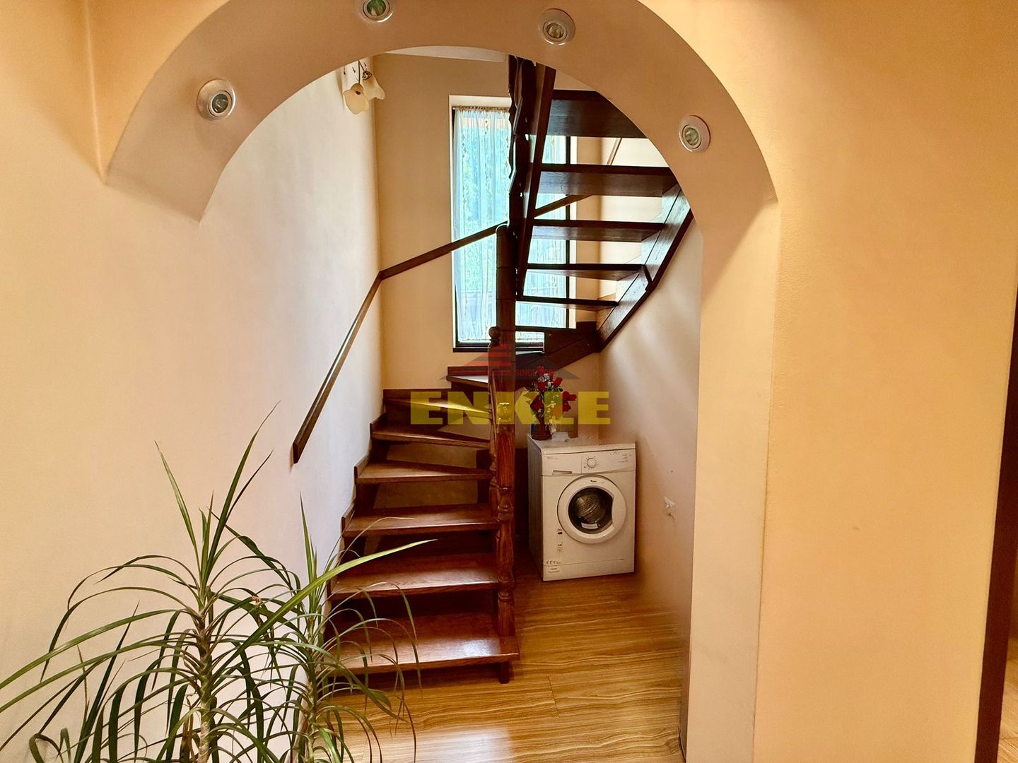 De vanzare casa P+M, 900 mp teren, zona Baisa - Poză 4