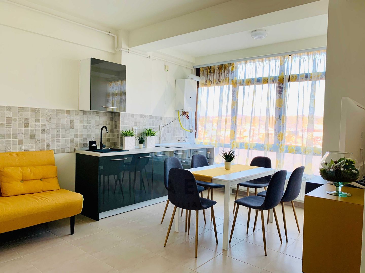 Apartament modern complet utilat 3 camere 70 mp utili Central - Poză 3