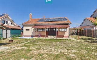 Casă renovată cu curte mare de închiriat în Rontău - Poză 2