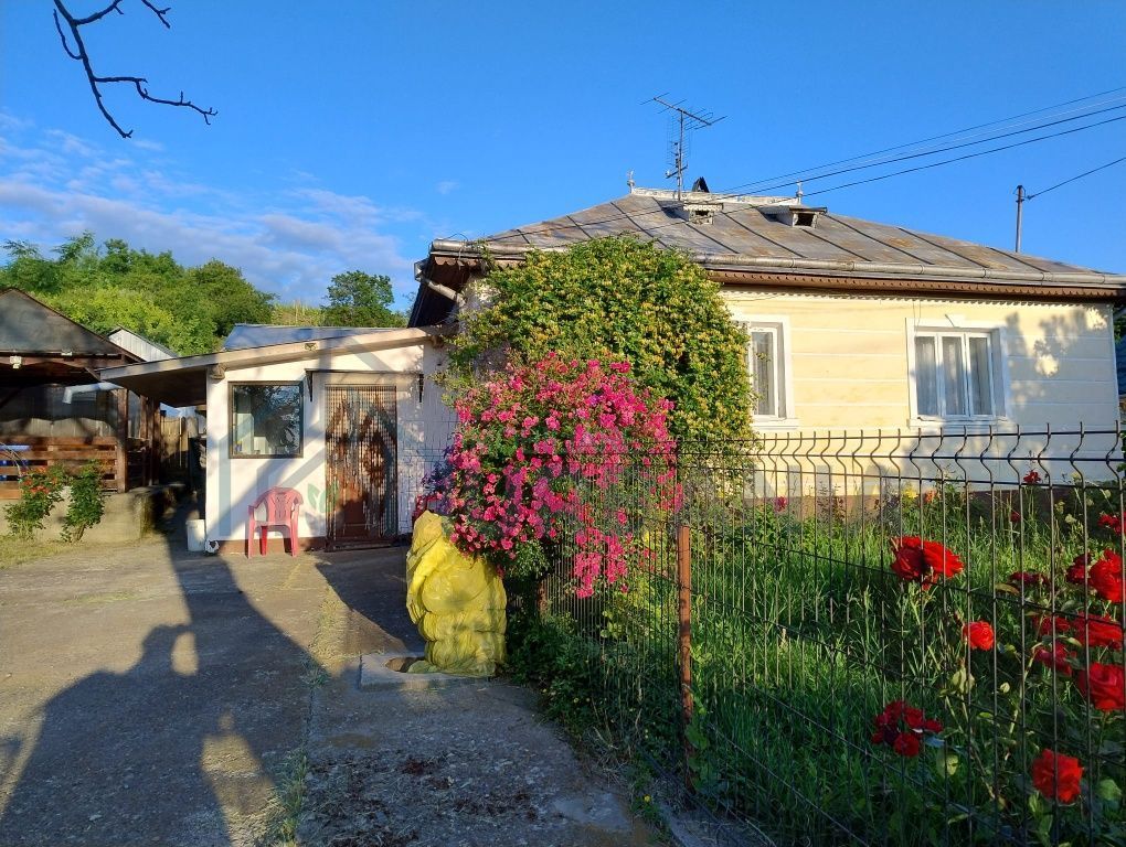 Casă de vânzare în Deleni, Iași – 3 camere, teren 2000 mp - Poză 2