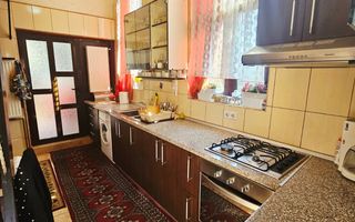 🏡 Casă spațioasă cu 9 camere în Strejnicu – pentru locuință, birouri - Poză 78