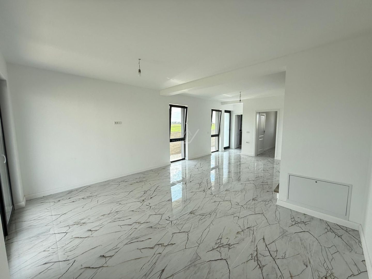 Duplex finalizat despartit prin camera tehnica. 3 dormitoare. 2 balcoane. - Poză 3