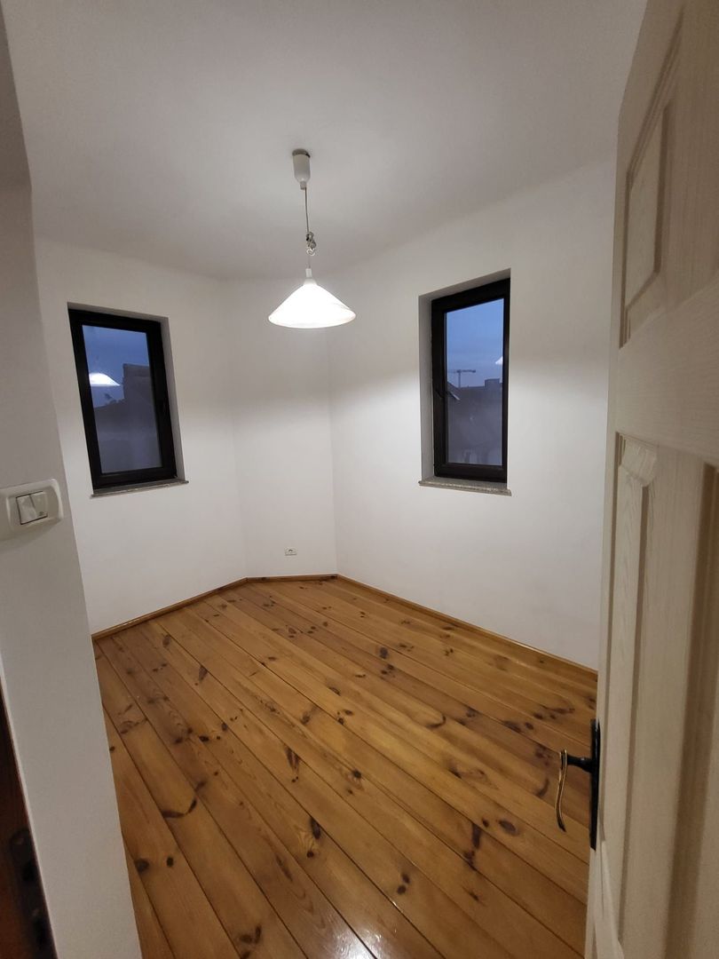 De inchiriat Apartament 5 camere - Poză 2